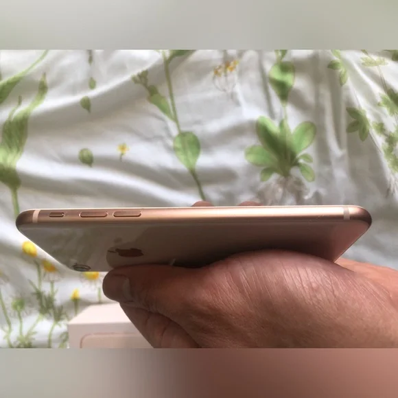 Apple iPhone 8 64gb - Picture 4 of 8